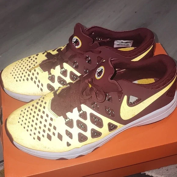 Size 9.5 Redskin Edition Nikes Size 9.5 Redskin Edition Nikes - avconcontrols.com main image 2